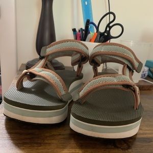 Teva flatforms